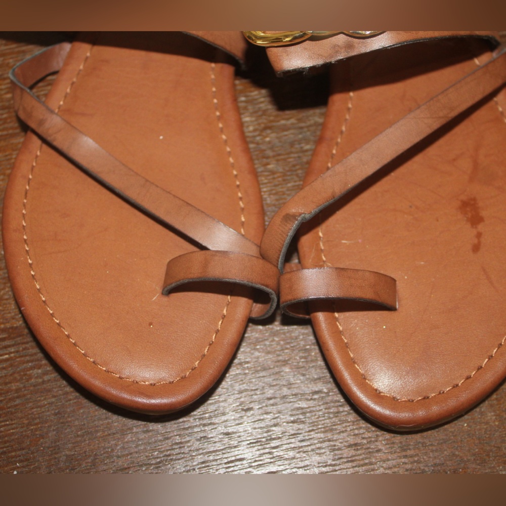 GBG Los Angeles 7.5 NEW Brown Leather Toe Insert Sandals with Gold Chain - Picture 2 of 13